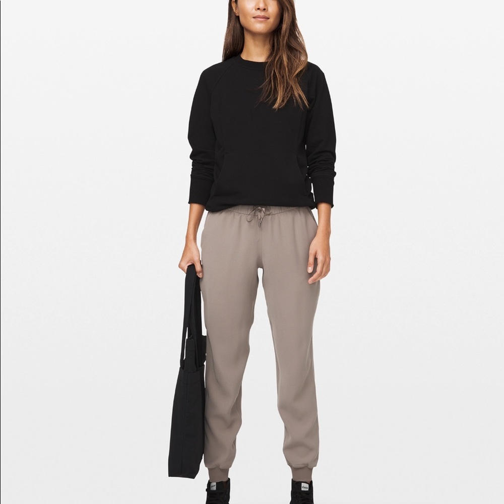NWT On the Fly Jogger *WOVEN
